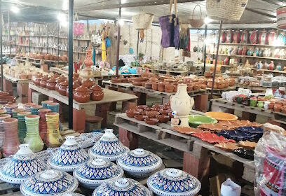 Épices et Vaisselle Traditionnelle