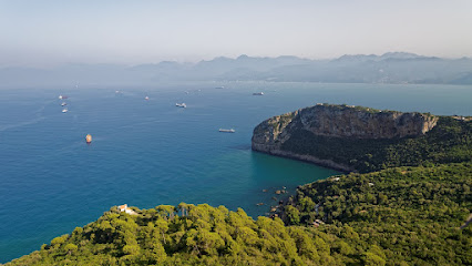 Sentier touristique (Cap Carbon – Baie des Aiguades)