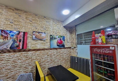 Pizzeria Taj Food
