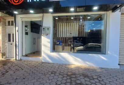 SHOWROOM IRIS DOUERA