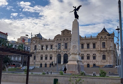 LA MAIRIE PLACE D’ARMES