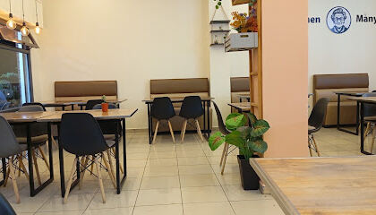 Many’s Kitchen