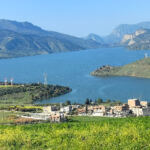 Vue sur le barrage de Beni Haroun